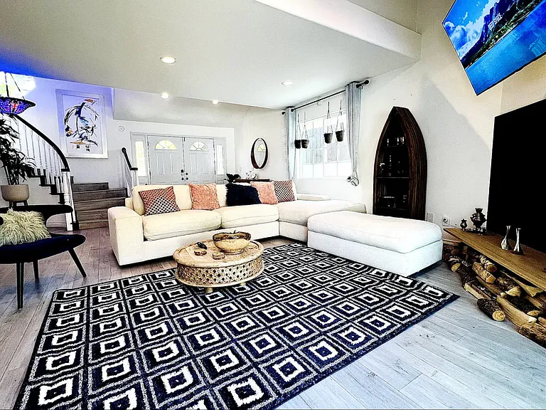 21001 Costanso St — Photo 37