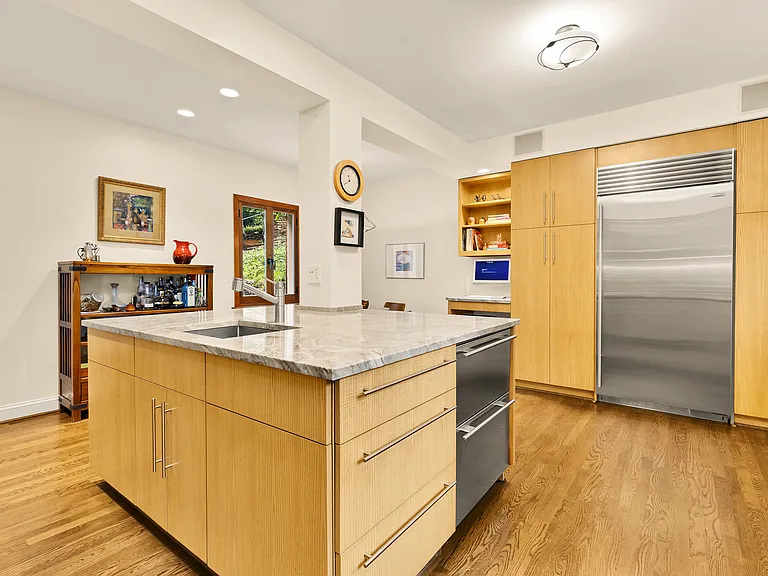 3111 Chain Bridge Rd NW — Photo 17