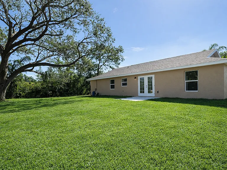 457 Aloha Ave — Photo 17