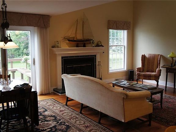 5th image of 14 Hastings Dr