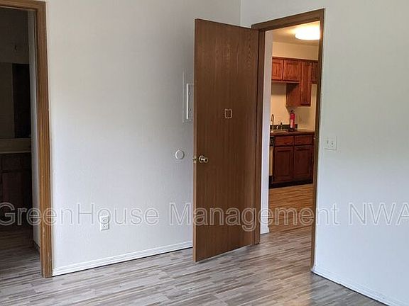 4th image of 1006 Benton St #B