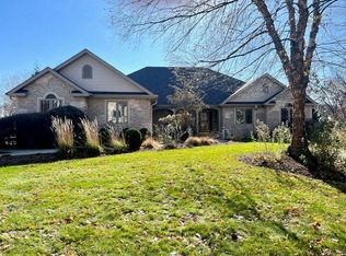 8821 Shadowood Trl, Racine, WI 53406