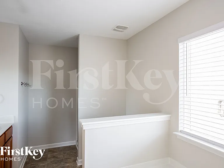 104 Tasman Dr — Photo 9