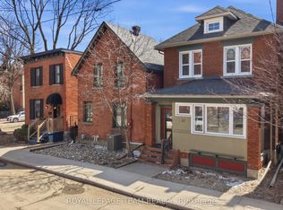 12 Lewis St, Ottawa, ON K2P0S3