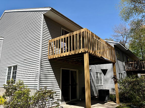 3rd image of 1019 Hidden Creek Dr #17