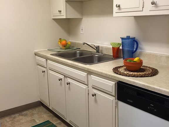 2nd image of 1817 S Nantucket Dr APT 303