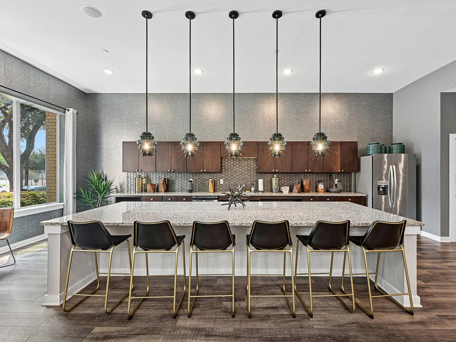 ASPIRE AT 610 — Photo 3