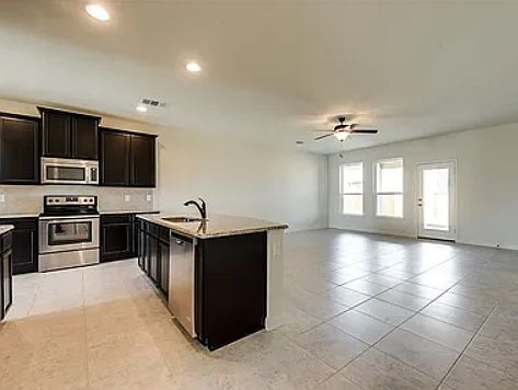 3rd image of 529 Shady Meadow Ln