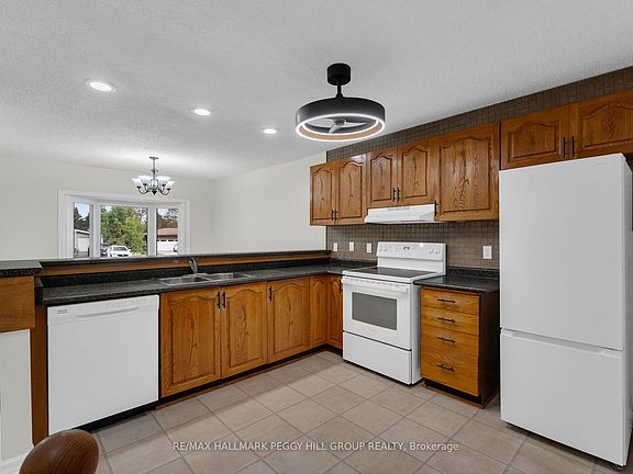 3rd image of 203 Little Ave