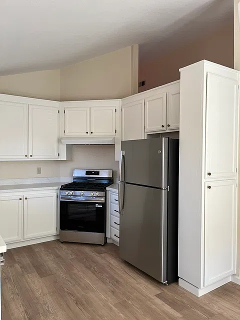 3 bed, 1300 sqft, $3,500 — Photo 2