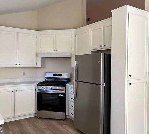 2nd image of 901 Milsom Pl