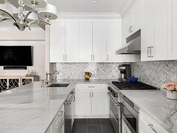 4th image of 321 W 90th St APT 9F