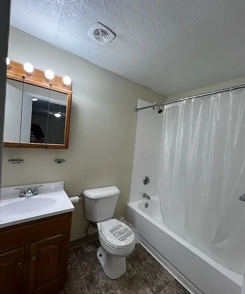 4 Adams Circle Apartments — Photo 3