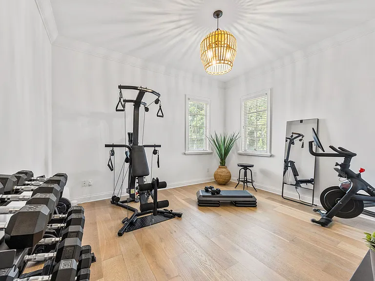102 Acadia Ter — Photo 11