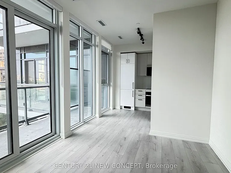 280 Dundas St W #915 — Photo 3