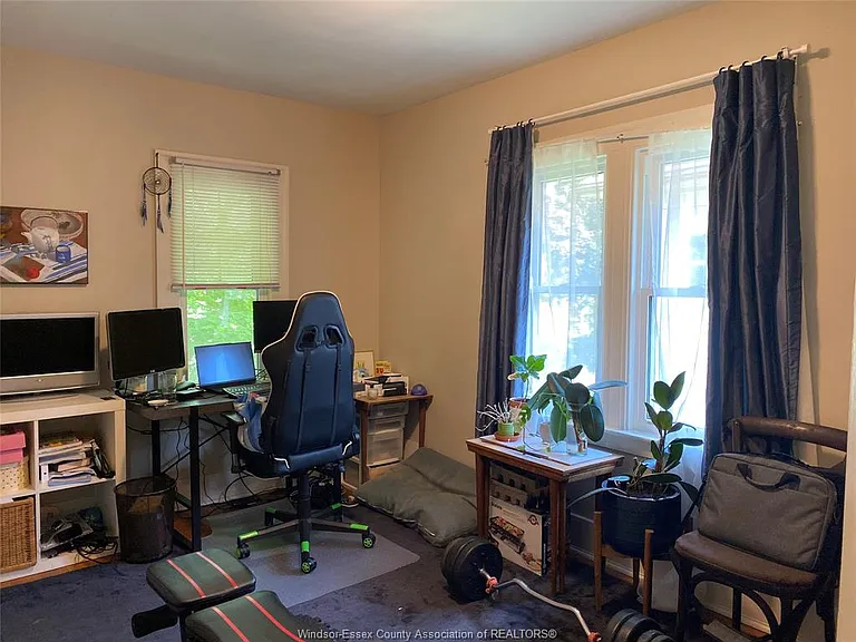 1389 Victoria Ave — Photo 10