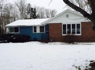 8 Josephine Dr, Hampton, NH 03842