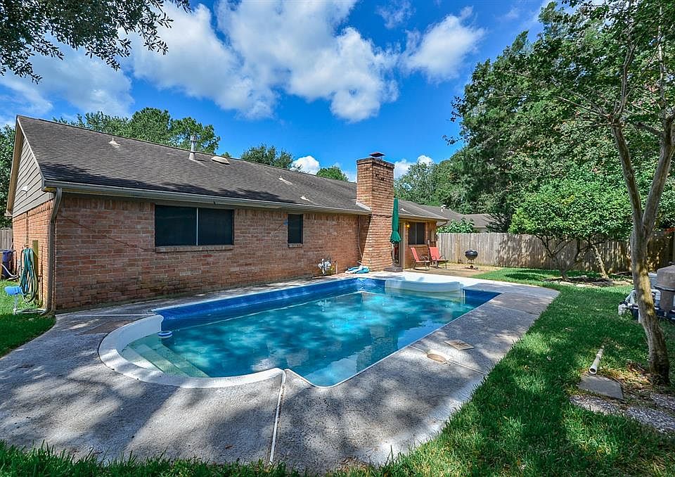 1st image of 4806 Blueberry Hill Dr