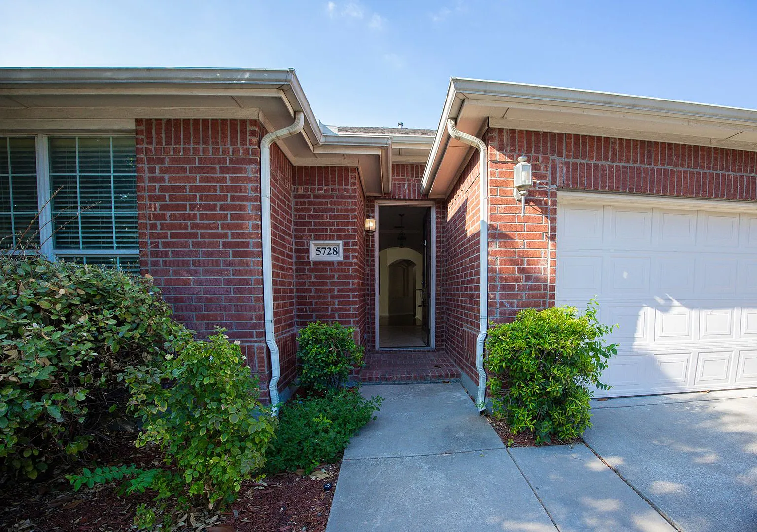 Beautiful Single-Story Home in Prime McKinney Location! — Photo 4