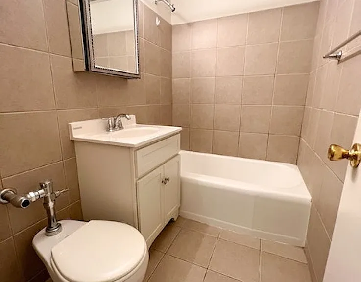 250 E 39th St #10R — Photo 4