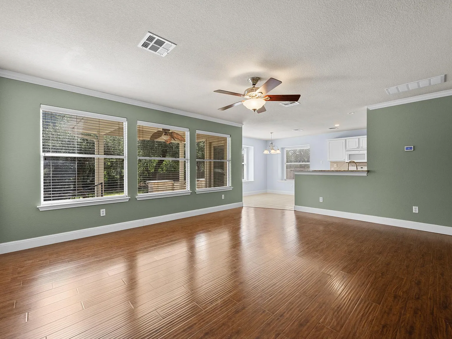 3 bed, 2.5 bath, 1726 sqft, $2,095 — Photo 4