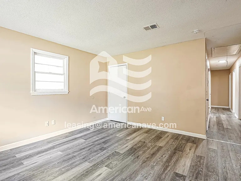 1398_002_living_room_3.jpg