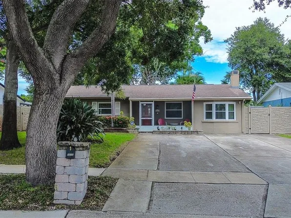 8255 82nd Ave, Seminole, FL 33777