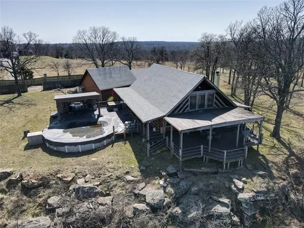 1133 Sherwood Rd, Eufaula, OK 74432