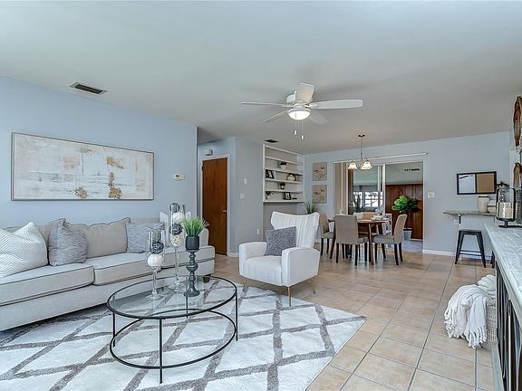 4th image of 6427 N Gomez Ave