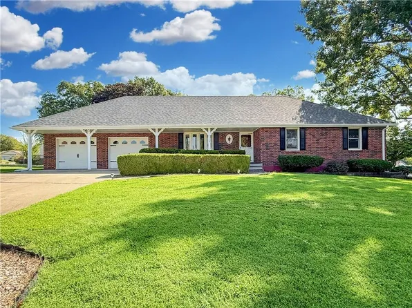 1113 Elm St, Higginsville, MO 64037