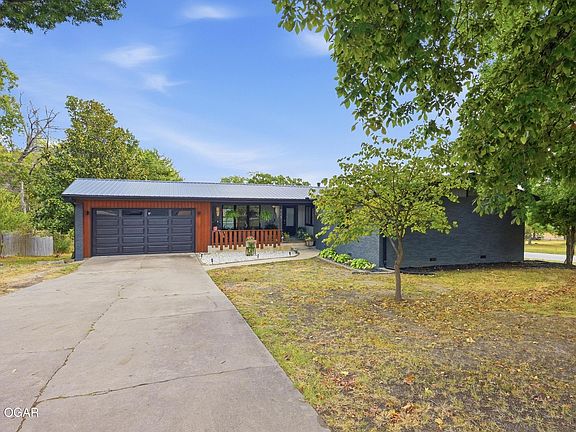 2nd image of 815 Spencer Dr