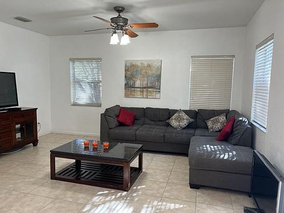 4th image of 947 NW 127th Ave