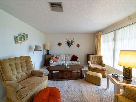 4th image of 18305 Hottelet Cir