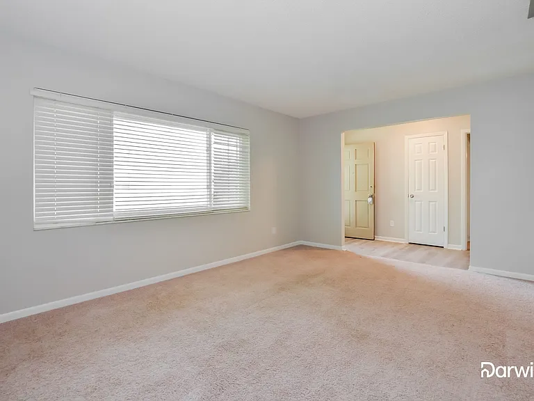 1013 Bradford Dr — Photo 5