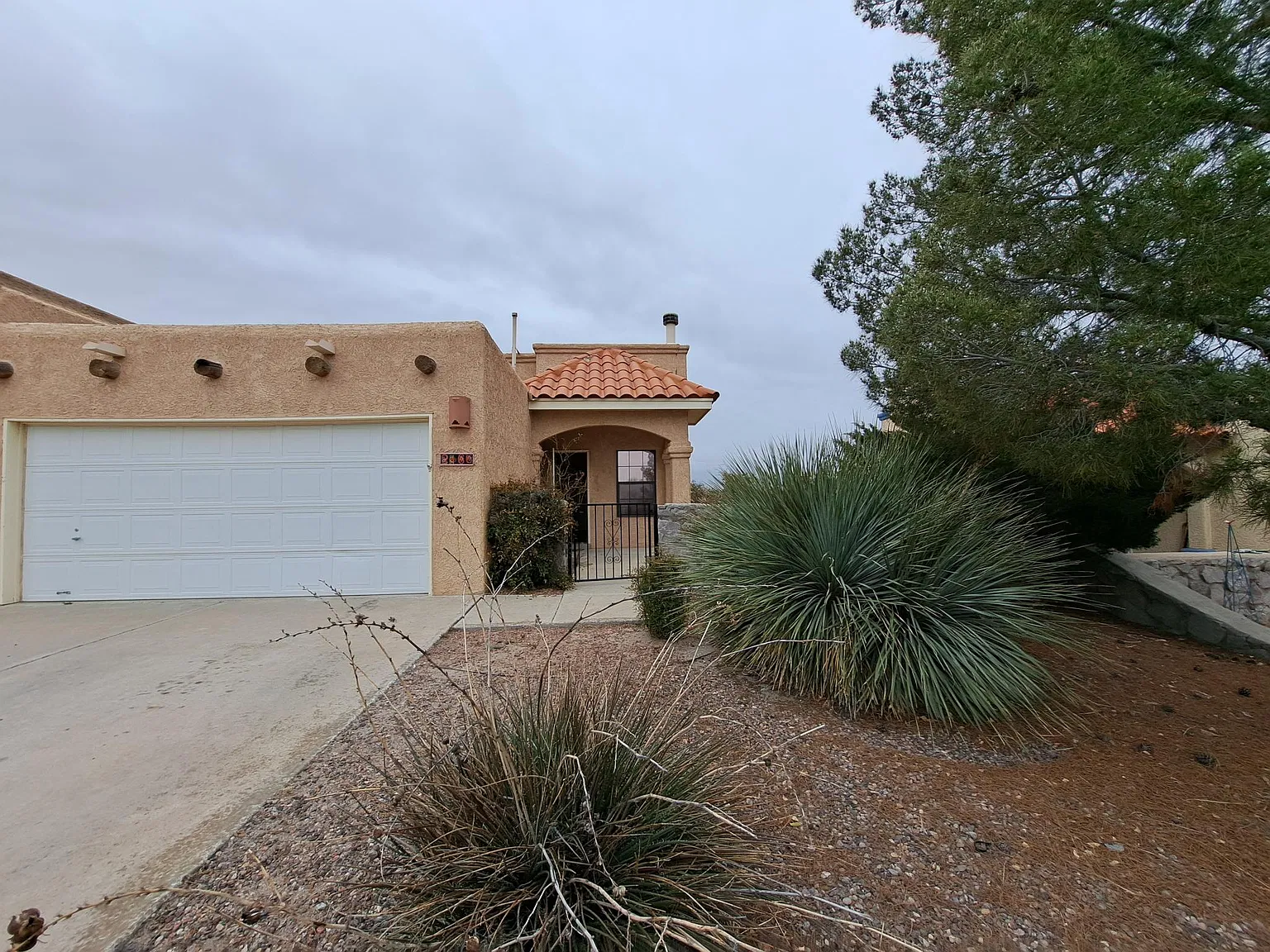 3 bed, 1041 sqft, $1,550 — Photo 1
