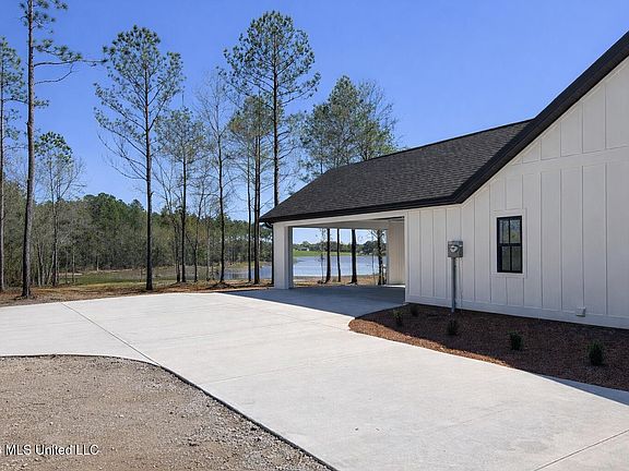 4th image of 21080 Disalvo Ln