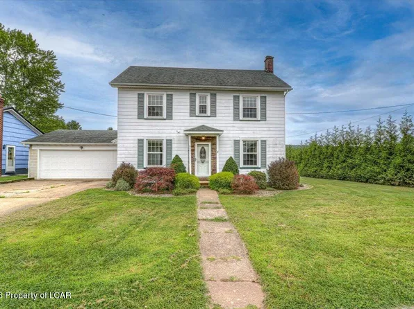 604 E 2nd St, Weatherly, PA 18255