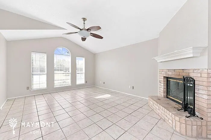3 bed, 2.0 bath, 1575 sqft, $2,115 — Photo 3