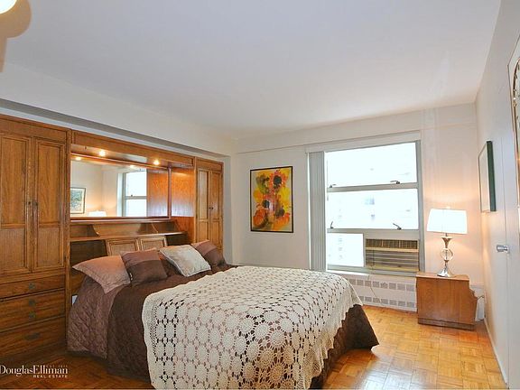 4th image of 80 La Salle St APT 18G