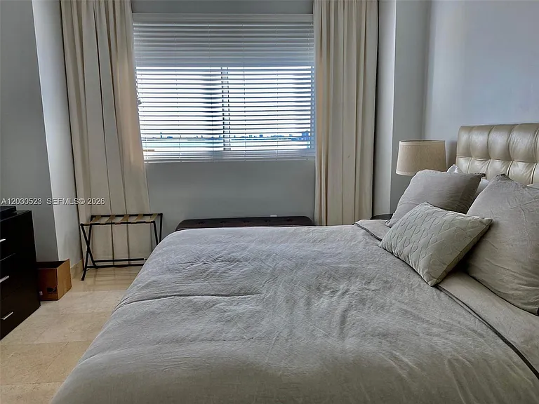 1800 N Bayshore Dr #605 — Photo 8