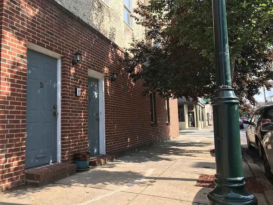 343 Queen St #1