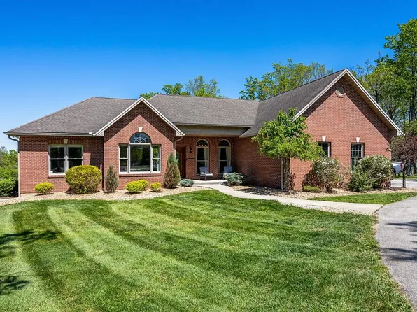 5120 Country Hills Dr, Aurora, IN 47001