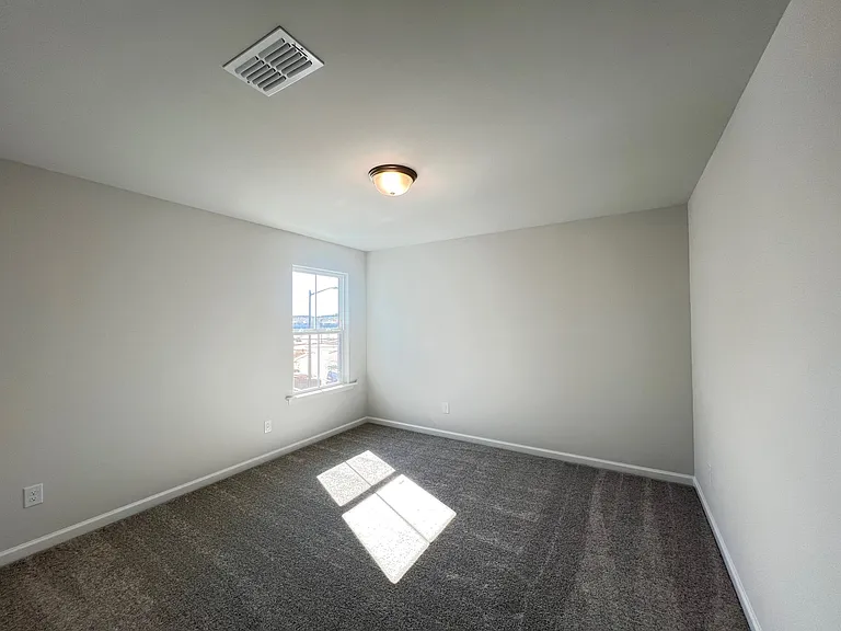 1312 Hollyview Ave — Photo 13