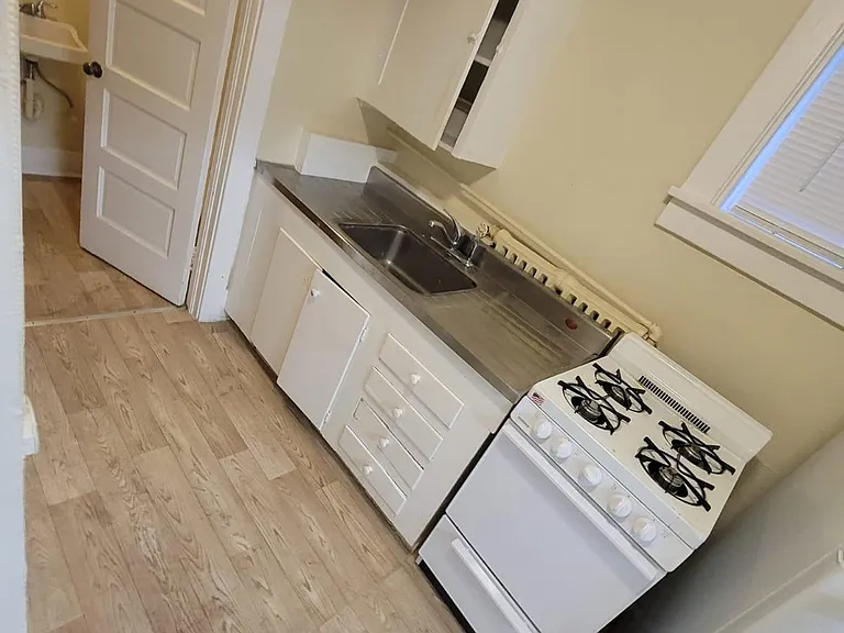 5033 Brooklyn Ave NE #C — Photo 6