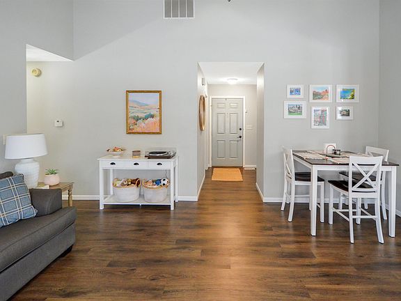 4th image of 855 Sussex Ct