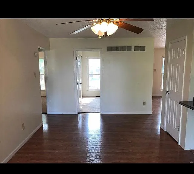 3982 Hawthorn Dr — Photo 6