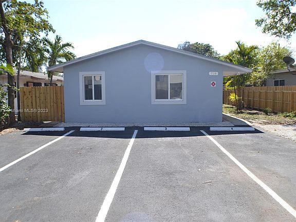 2nd image of 718 SE 13th St APT 2