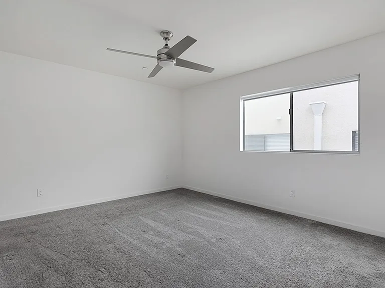 Corinth Apartments — Photo 10