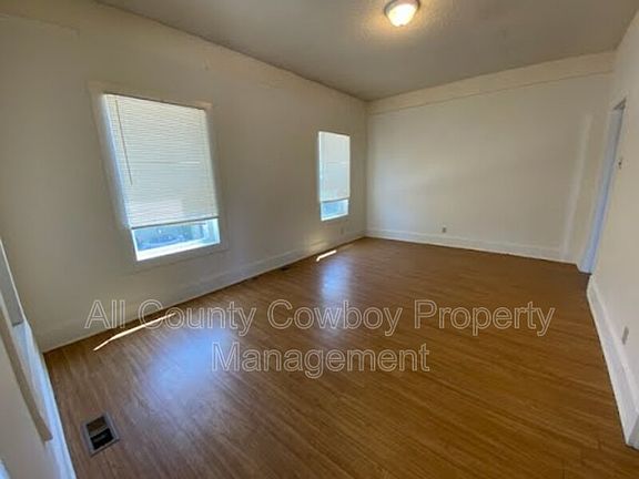 5th image of 814 E Garfield St