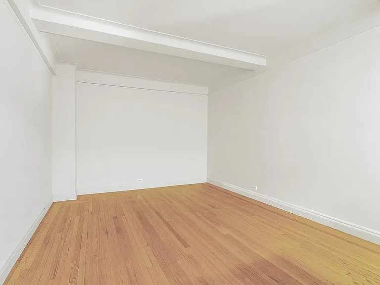301 E 21st St #4K — Photo 6